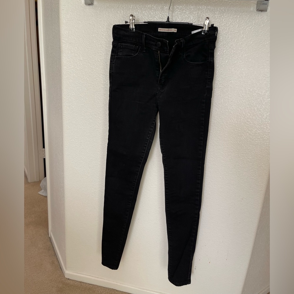 Levi’s 720 High Rise Super Skinny Black Jeans in size 28.